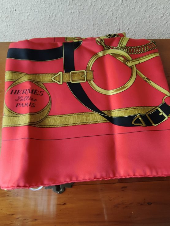 Grand choix de foulards Hermès – Image 3
