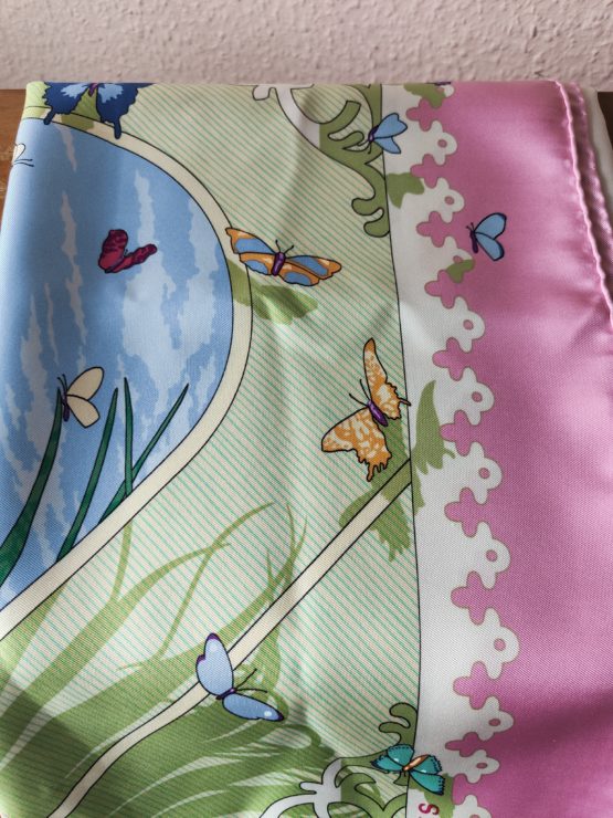 Grand choix de foulards Hermès – Image 4