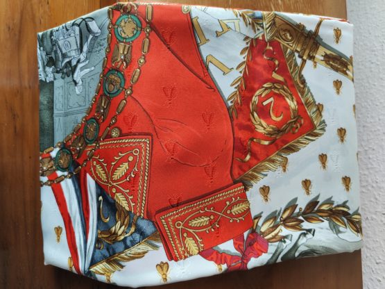 Grand choix de foulards Hermès – Image 5