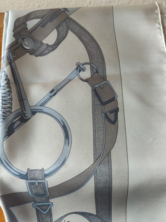 Grand choix de foulards Hermès – Image 6